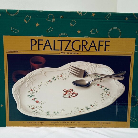 VNTG Pfaltzgraff WINTERBERRY Sculpted 14" Oval Platter Bell Design 1998 W/ Box - Picture 1 of 5